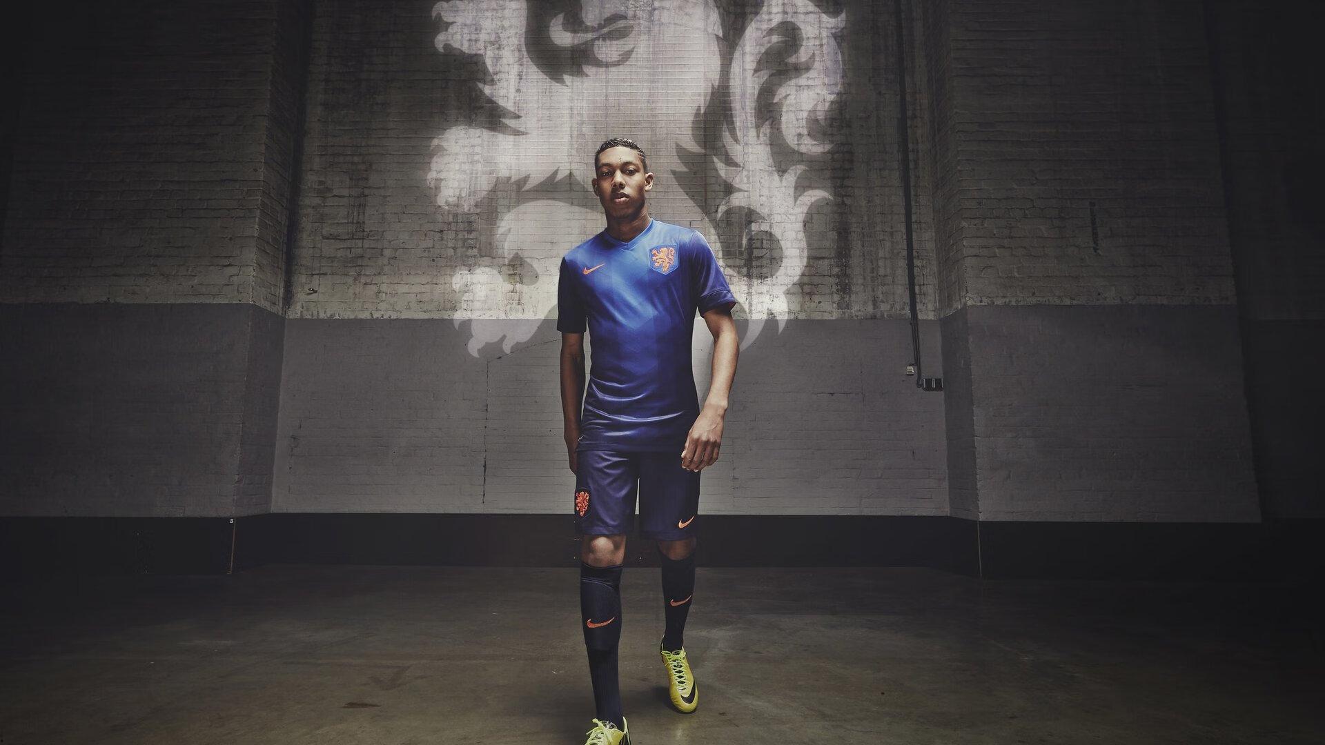 利物浦足球俱乐部沉痛哀悼，女足一线队装备管理员突发疾病离世，俱乐部上下深切缅怀