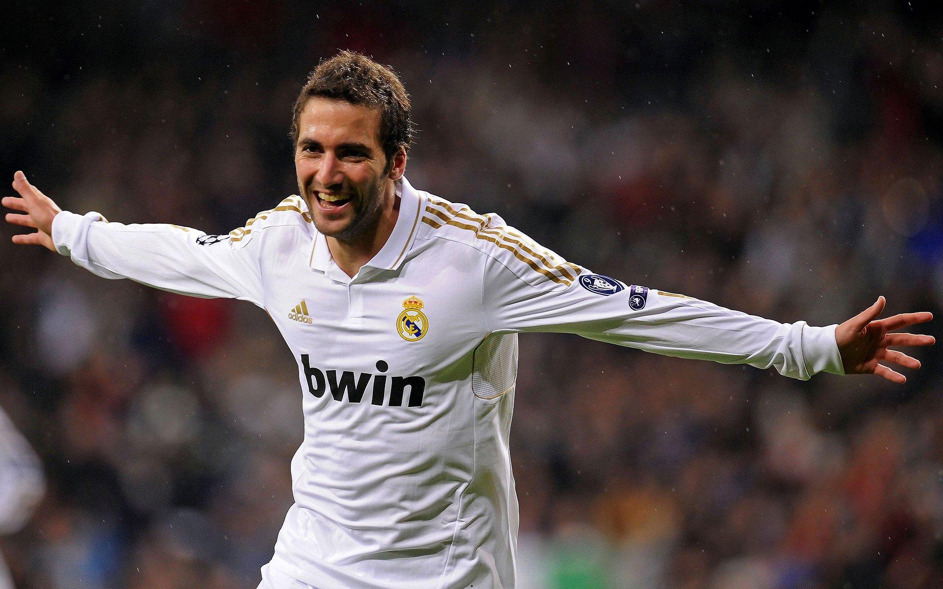 巡航制导！里沙利松超远吊射当选懂球帝与咪咕联合评选英超第12轮最佳进球